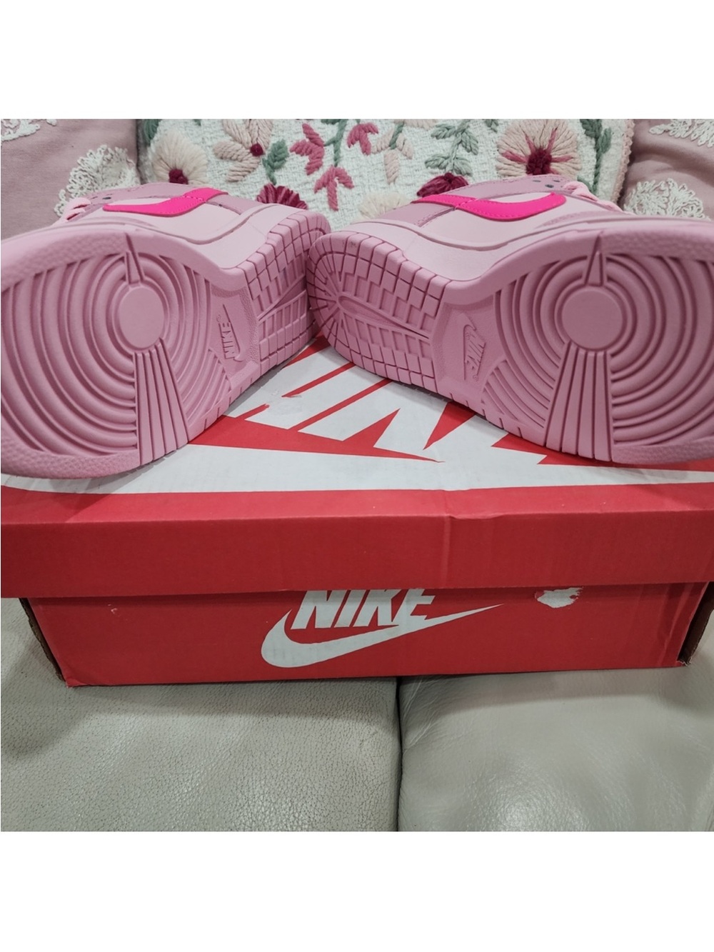 Nike Women’s Light Pink Low-Top Sneakers with Hot Pink Swoosh - Picture 4 of 5